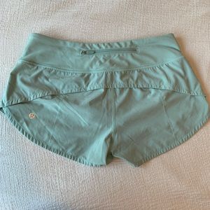 Lululemon Speed Up Short 2.5 inseam size 4